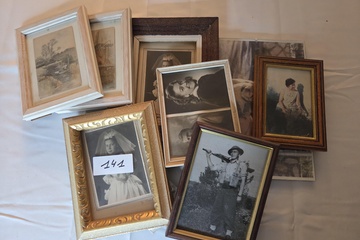 Afbeelding van Verzameling diverse fotolijstjes met voornamelijk nostalgische zwart-wit portretten en landschapjes – Lot 141