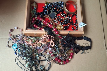 Afbeelding van Partij sieraden en juwelen