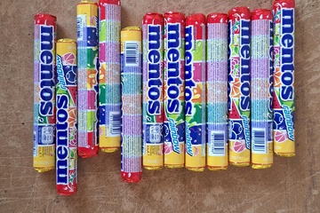 Afbeelding van Mentos rainbow repen  THT 05/2028