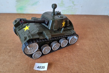 Afbeelding van Militaire tiger tank op batterijen