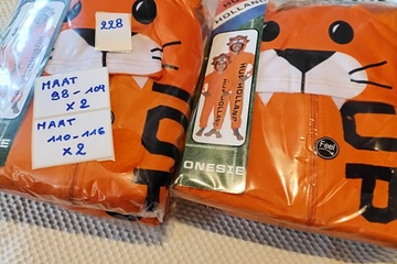 Afbeelding van 4x Hup Holland onesie (2x maat 98-104 en 2x maat 110-116)