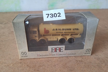 Afbeelding van EFE AEC Mammoth 4-assige tankwagen "J. & H. Bunn Ltd." (1:76 / OO scale) [3]