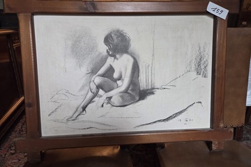 Afbeelding van Grote ingelijste houtskool- of krijttekening van een zittend vrouwelijk naaktmodel, gedateerd 19671 – Lot 159