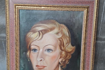 Afbeelding van portret in kader gesigneerd