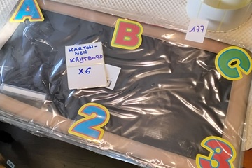 Afbeelding van 6x Kartonnen Krijtbord letters/cijfers