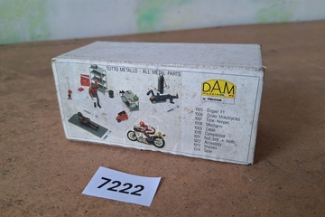 Afbeelding van D.A.M. models / Protar Tutto Metallo - Garage figuren en accessoires modelbouwset (1:24)