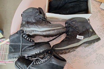 Afbeelding van Wandelschoenen 2 paar goede staat & damesschoenen