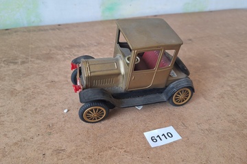 Afbeelding van Klassieke T-Ford oldtimer coupé (goudkleurig) – Gietijzer / Metaal