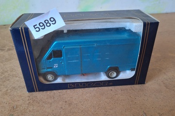 Afbeelding van Eligor, Renault Master Bestelwagen Blue Metallic, 1:43