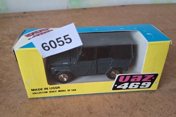 Afbeelding van Radon / Agat (Made in USSR), UAZ 463 Militaire Jeep met gesloten huif Dark Green, 1:43