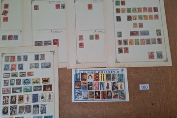 Afbeelding van Oude postzegels op bladen wereld 