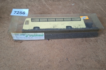 Afbeelding van Praliné Mercedes-Benz O 303 streekbus / touringcar autobus beige (1:87)