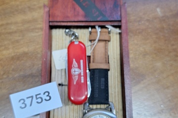 Afbeelding van Red Mechanic Horloge nieuw in houten opbergdoos met zakmes