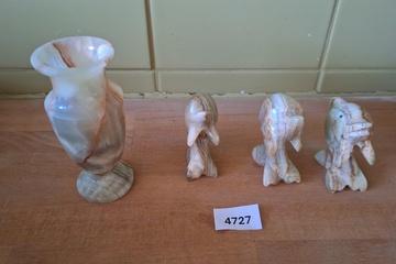 Afbeelding van Dolfijn beeldjes & vaas Onyx 4 stuks 