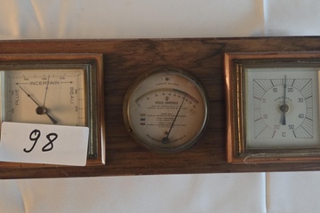 Afbeelding van Wandweerstation met barometer, hygrometer en thermometer op houten basis – Lot 98