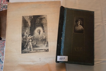 Afbeelding van Set bestaande uit een grote historische ets/prent van een mythologische scène en een antiek fotoalbum met portret op de cover – Lot 167