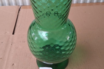 Afbeelding van groene vaas gesigneerd