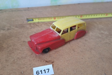 Afbeelding van Dimestore Dreams, Station Wagon Woody oldtimer (rood/geel) – Kunststof