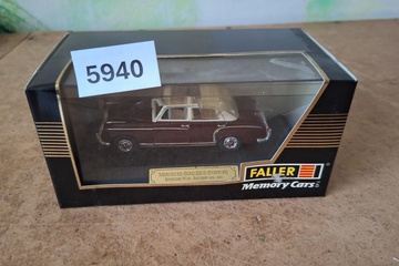 Afbeelding van Faller Memory Cars, Mercedes-Benz 220 S Ponton W180, 1:43