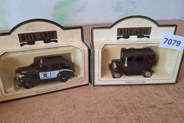 Afbeelding van Lledo Days Gone Ford Model T 'Classic Car' & Chevrolet 'Highway Patrol' set van twee (1:64)