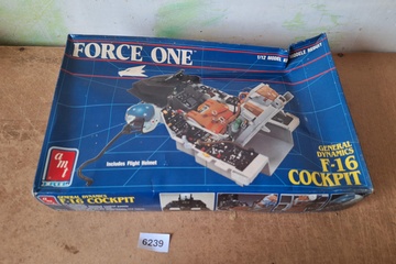 Afbeelding van AMT/ERTL, General Dynamics F-16 Cockpit 1/12 (Force One model kit)
