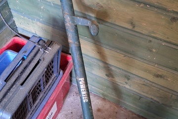 Afbeelding van Powertec kantenmaaier werkend
