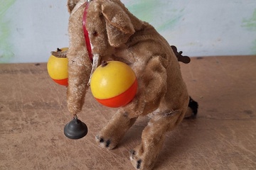 Afbeelding van Olifant met ballen en bel (opwindbaar, bekleed met pluche/stof) - Blikken speelgoed