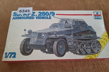 Afbeelding van ESCI, Sd.Kfz.250/9 Armoured Vehicle nr. 8370 modelbouwset 1:72