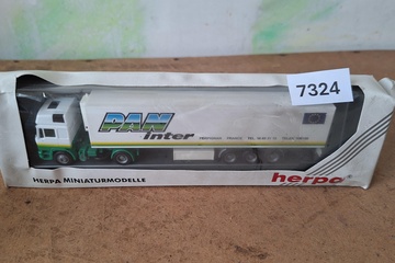 Afbeelding van Herpa MAN F90 "PAN Inter Perpignan France" vrachtwagen met koeloplegger (1:87)