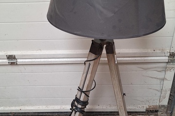 Afbeelding van Staanlamp met zwarte kap 