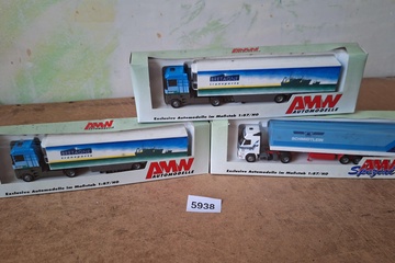 Afbeelding van AMW Automodelle, Volvo FH 'Bretagne Transports' / 'Schmidtlein' Vrachtwagens Set (3 stuks), 1:87