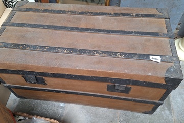 Afbeelding van Antieke koffer B 80 H 40 D 42 cm