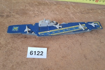 Afbeelding van Vliegdekschip nr. 36 met miniatuurgevechtsvliegtuigen – Kunststof