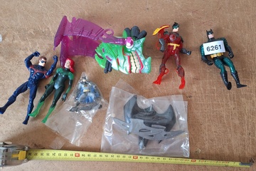 Afbeelding van Verzameling Batman en DC Universe action figures en voertuigonderdelen (set van 7 stuks)