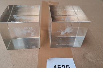 Afbeelding van Glazen kubussen met opschrift