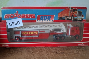Afbeelding van Majorette Serie 600, Peterbilt Fire Dept Ladder Truck, 1:60