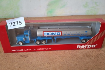 Afbeelding van Herpa Mack CH600 "DOMO Tank-Sattelzug" vrachtwagen met oplegger (1:87)