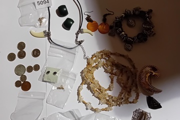 Afbeelding van partij Sieraden, oorbellen en munten