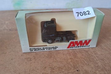 Afbeelding van AWM Iveco EuroTech trekker zwart (1:87)