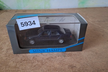 Afbeelding van Minichamps Model Art, Mercedes-Benz 190 E Sedan, 1:43