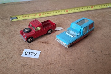 Afbeelding van Corgi Toys, Land Rover 109 WB en Chevrolet Impala lijkwagen (set van 2 stuks)