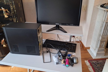 Afbeelding van PC & toebehoren plus computertafel