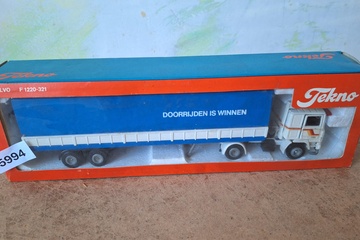 Afbeelding van Tekno, Volvo F1220-321 Semi-Truck 'Doorrijden is winnen / Van der Vlist', 1:50