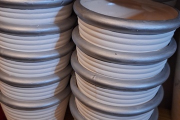 Afbeelding van Lot bloempotten verschillende vormen +/- 35 stuks