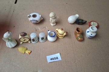 Afbeelding van partij figuurtjes oa Vingerhoedjes ea