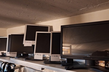 Afbeelding van Monitors Computer +/- 12 stuks lot werking onbekend