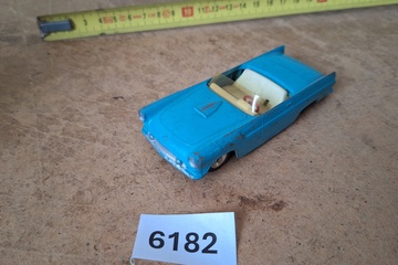 Afbeelding van Solido lichtblauwe cabriolet oldtimer met wit interieur