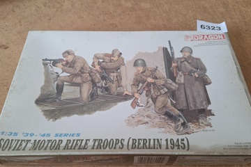 Afbeelding van Dragon, Soviet Motor Rifle Troops (Berlin 1945) nr. 6022 modelbouwset 1:35