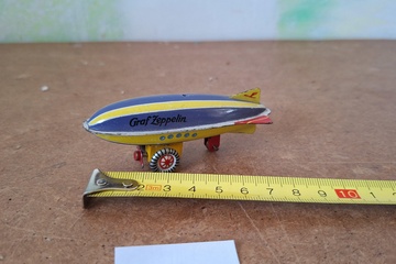 Afbeelding van Graf Zeppelin blikkens peelgoed