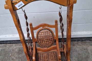 Afbeelding van Houten schommel voor poppen